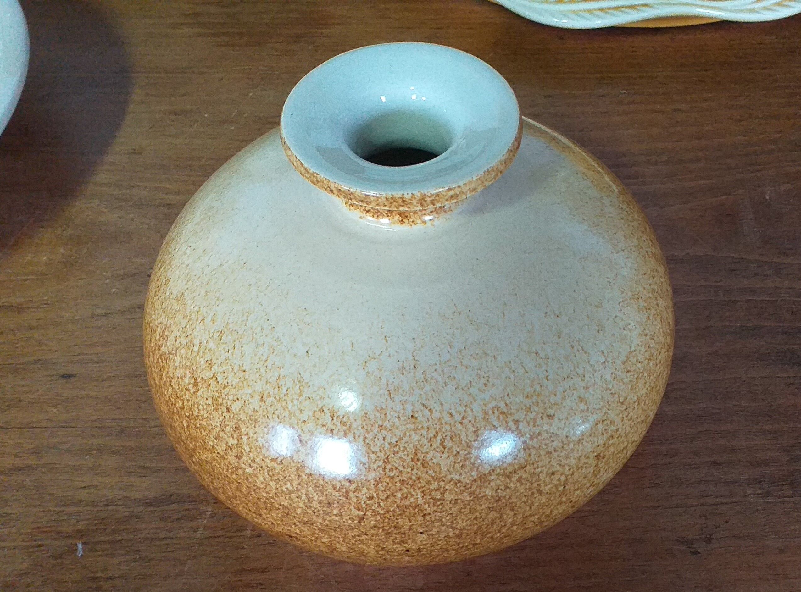 Vase ball soliflore in enamelled sandstone signed Vaser