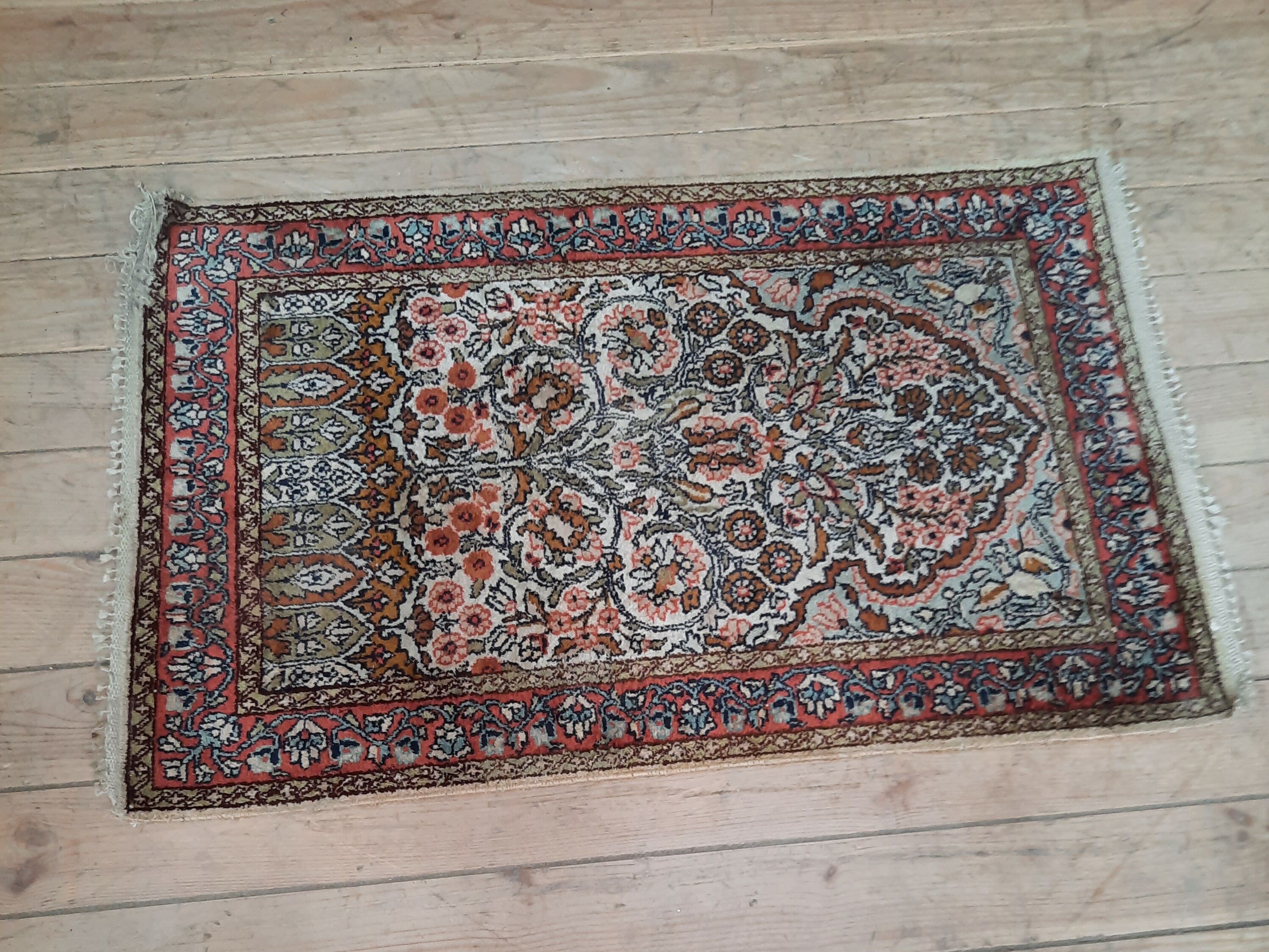 Wool and silk carpet 90x59cm