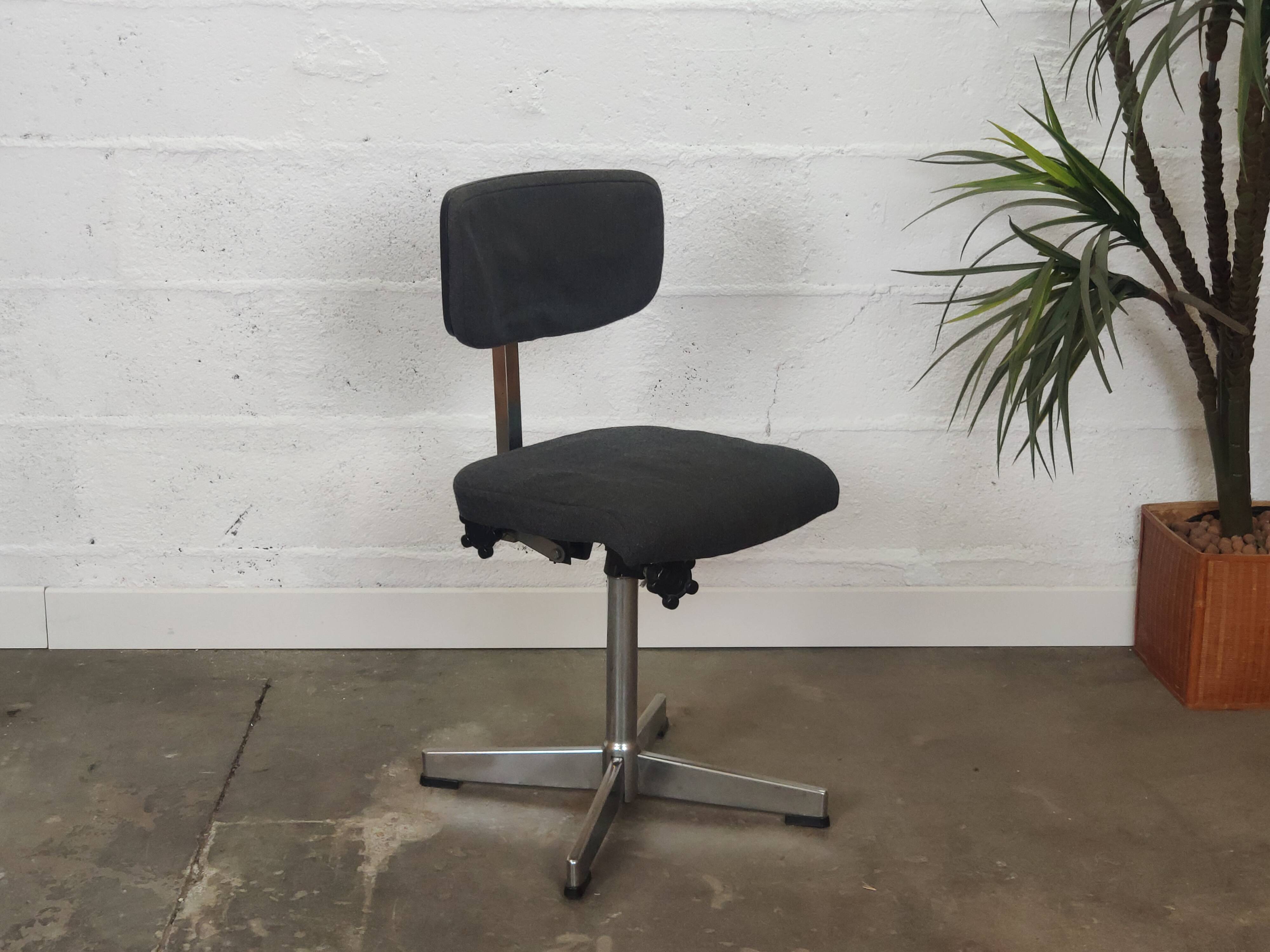 Chaise industrielle Cannone circa 60