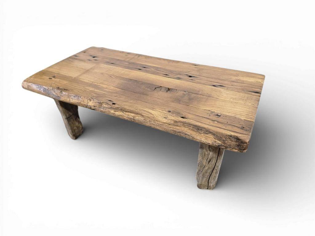 Vintage coffee table in sturdy wood / coffee table