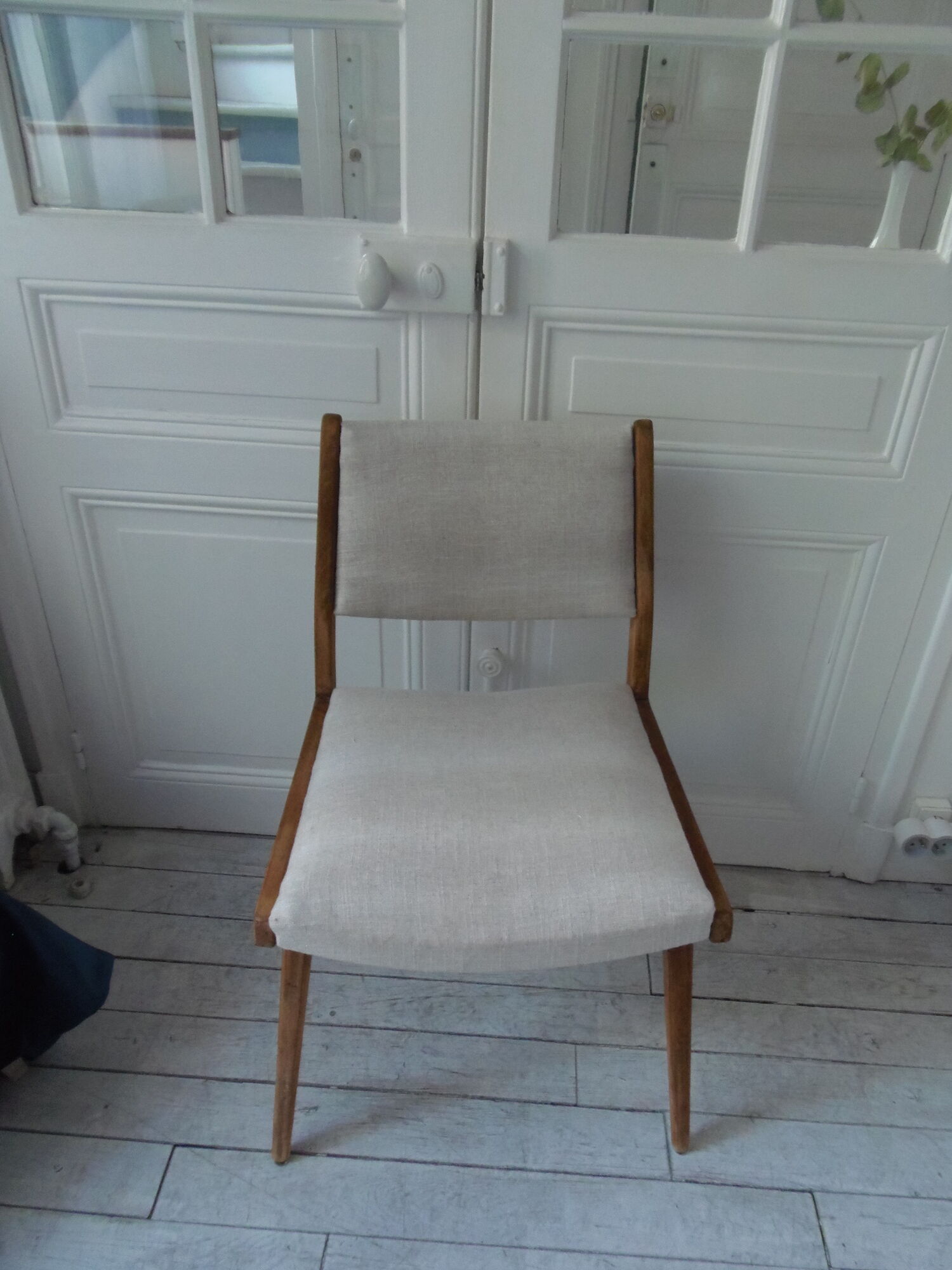 Series of 4 vintage chairs from the 50s in beech