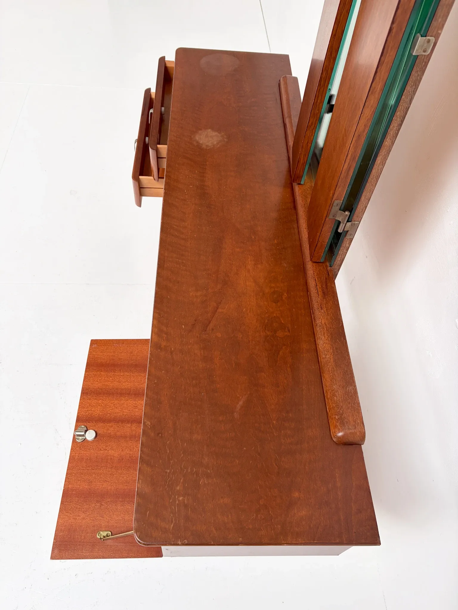 Vintage dressing table with fold-out mirrors, 1950’s