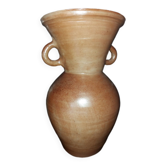 Stoneware vase.
