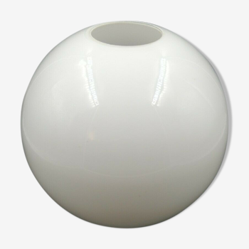 Globe en opaline blanche