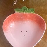 Saladier en forme de fraise et en barbotine