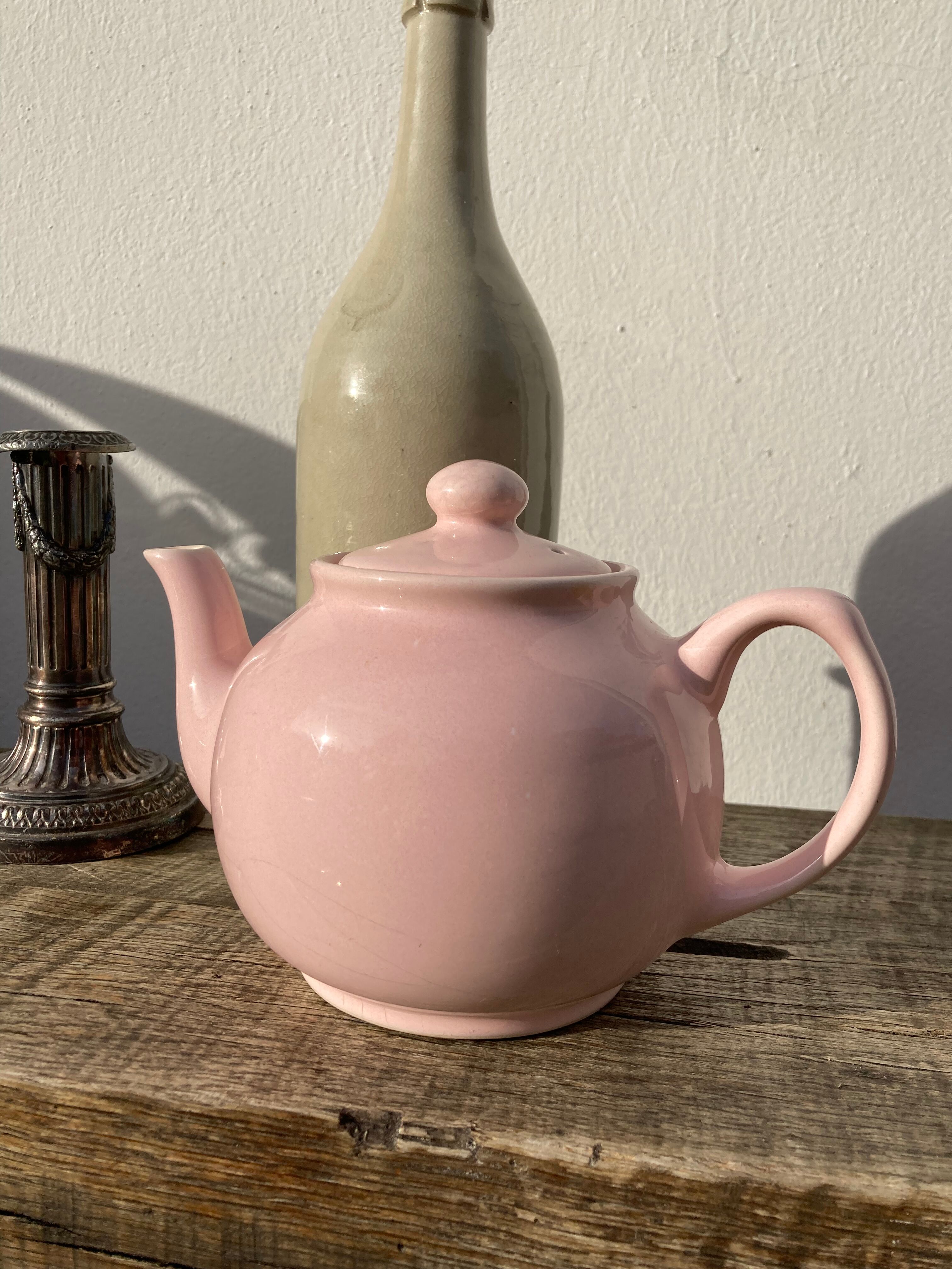 Théière anglaise en céramique rose vintage