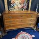 Grande commode Louis XVI 3 tiroirs décor marqueté scène Antique fin XVIIIe