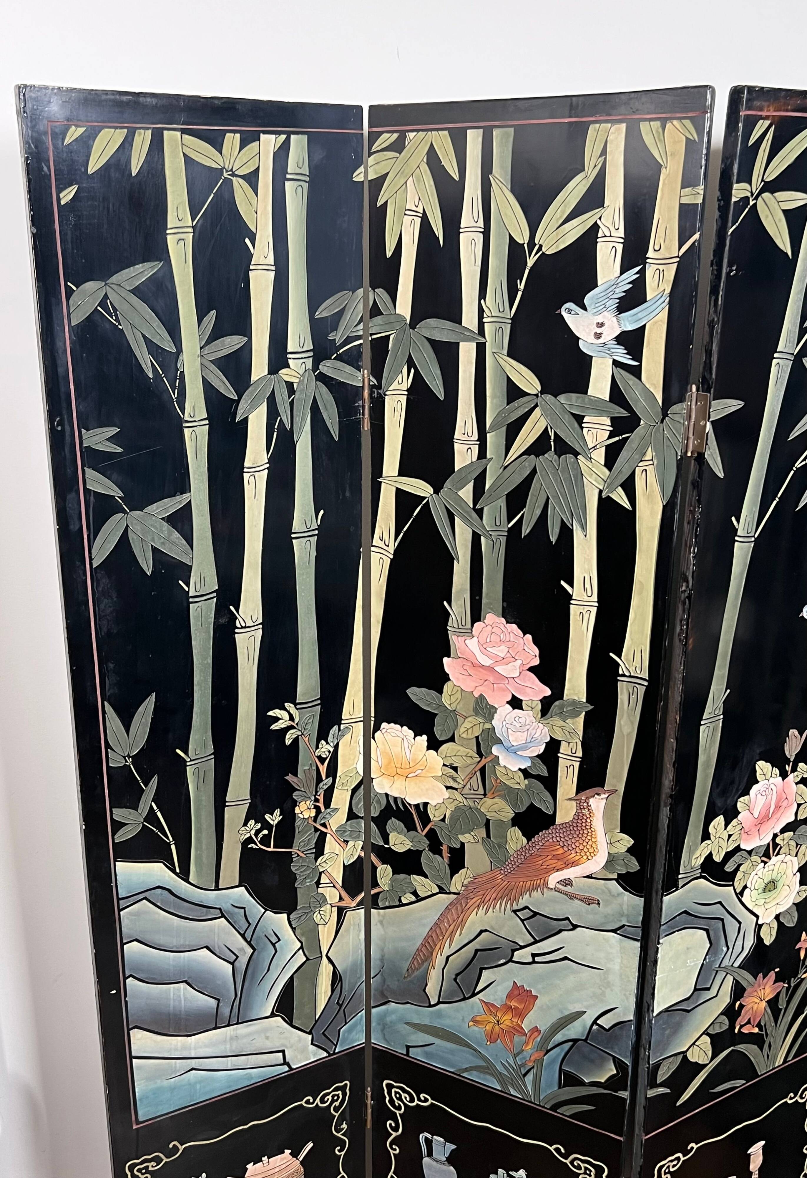 Chinese lacquered screen with decorations of birds and bamboo. Chinese work. Around 1950.