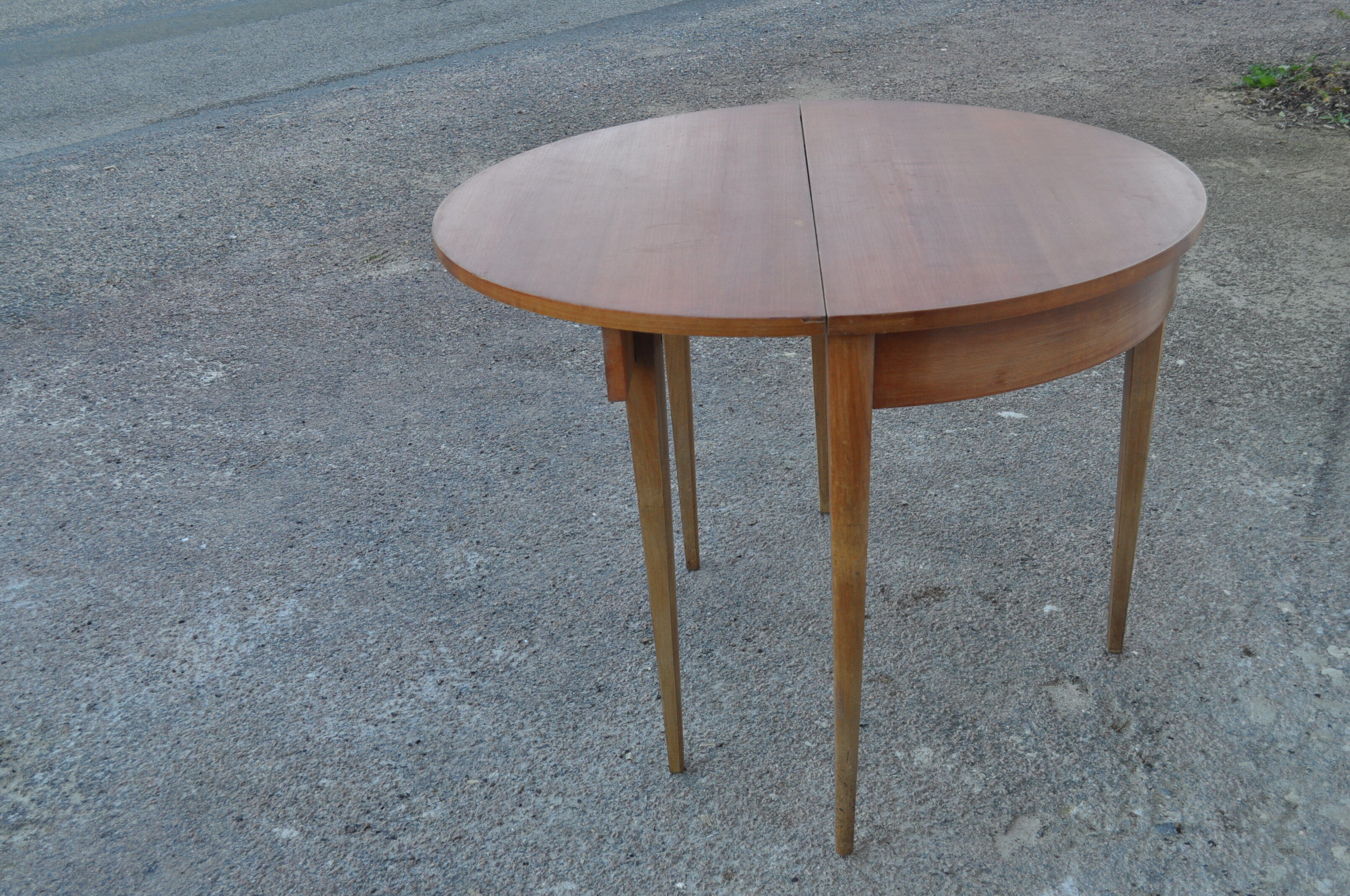 Modular scandinavian table