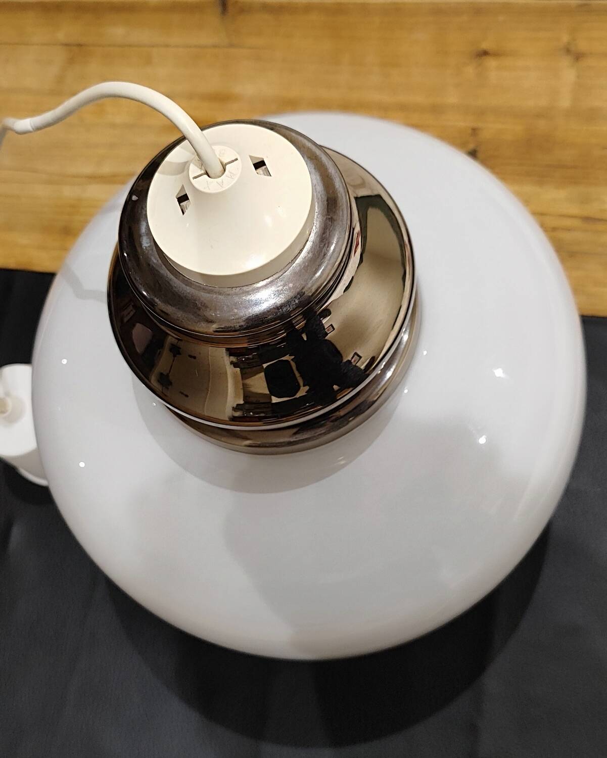 Space Age opaline suspension