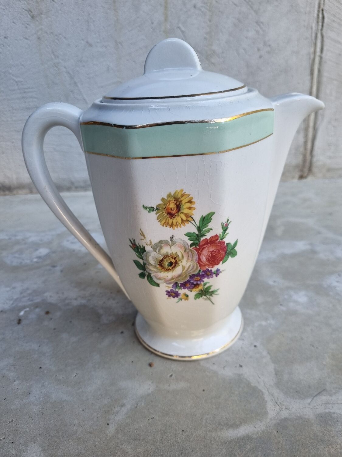 Badonvillier porcelain pourer