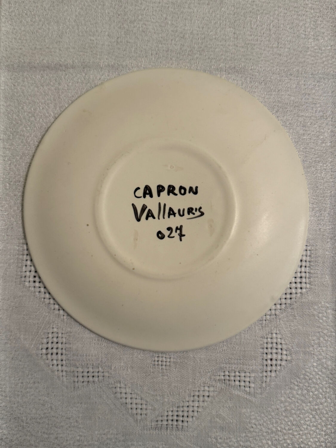 Plates and dish signed by Roger Capron, Vallauris.