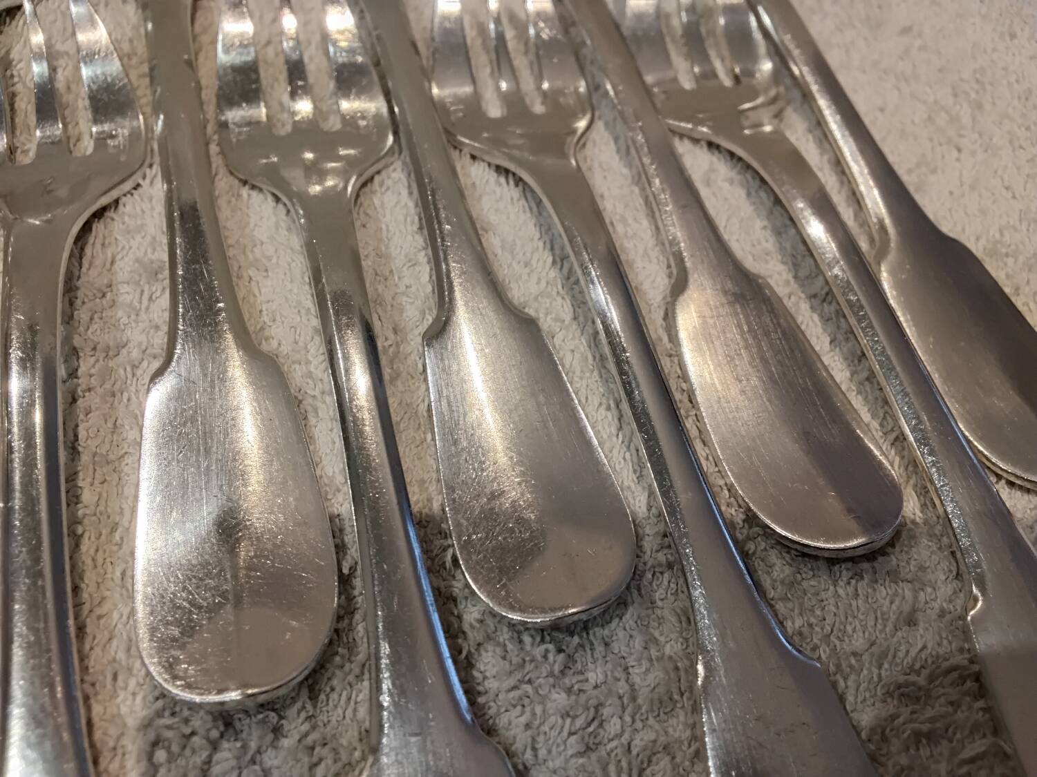 12 silver-plated oyster forks by Christofle Cluny, 14.9cm