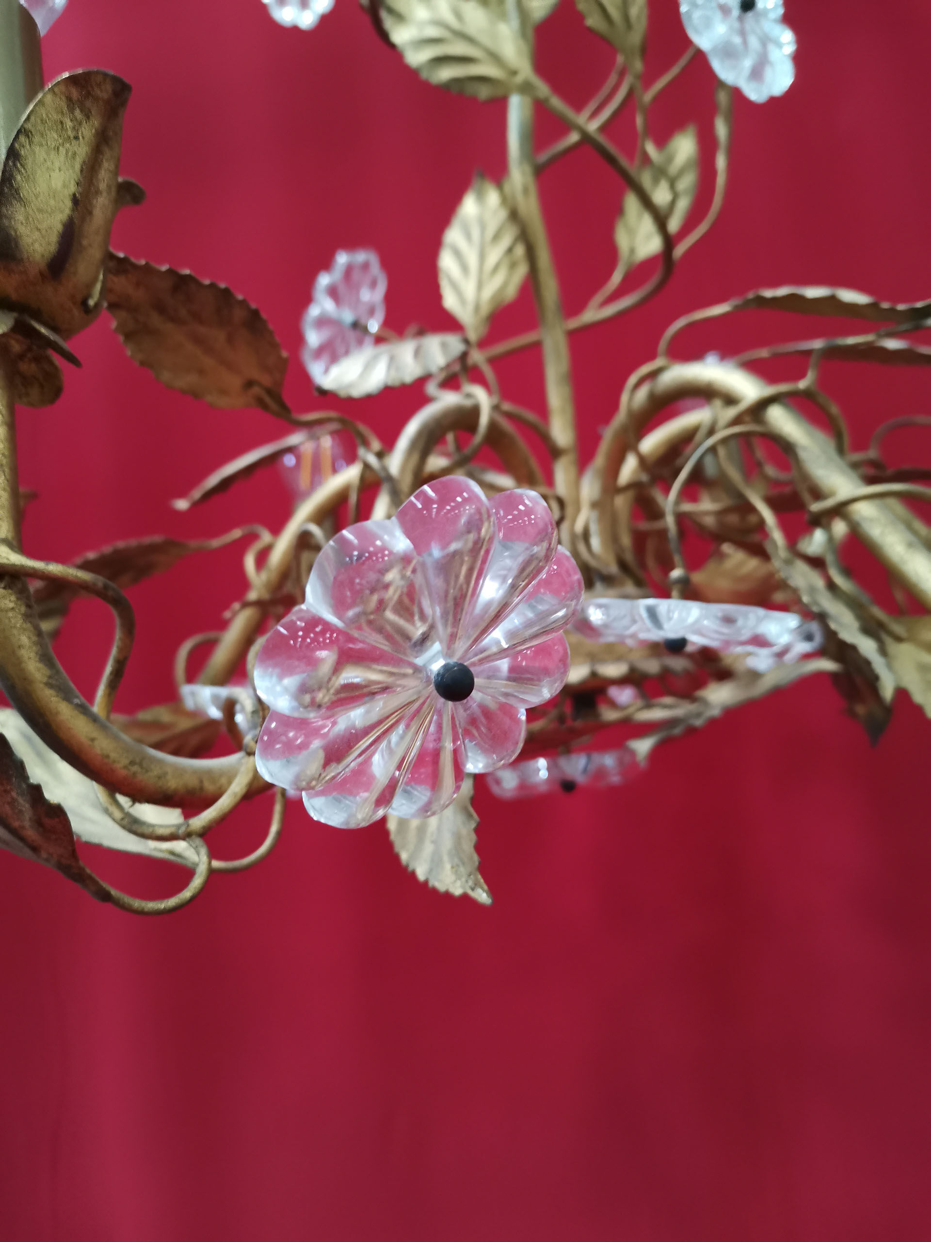 Lustre au feuillage doré et pampilles