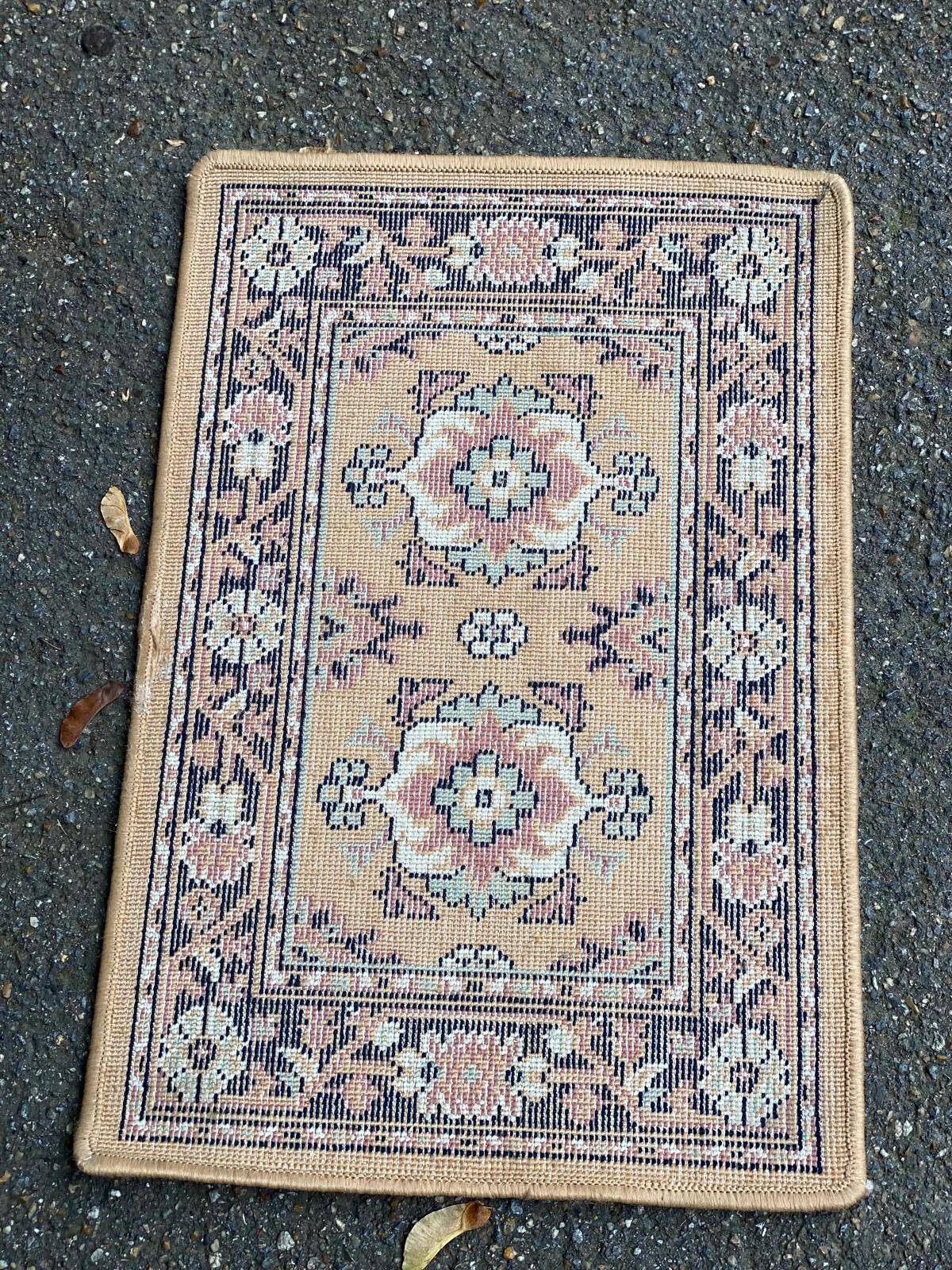 Small Persian wool rug 60x40cm