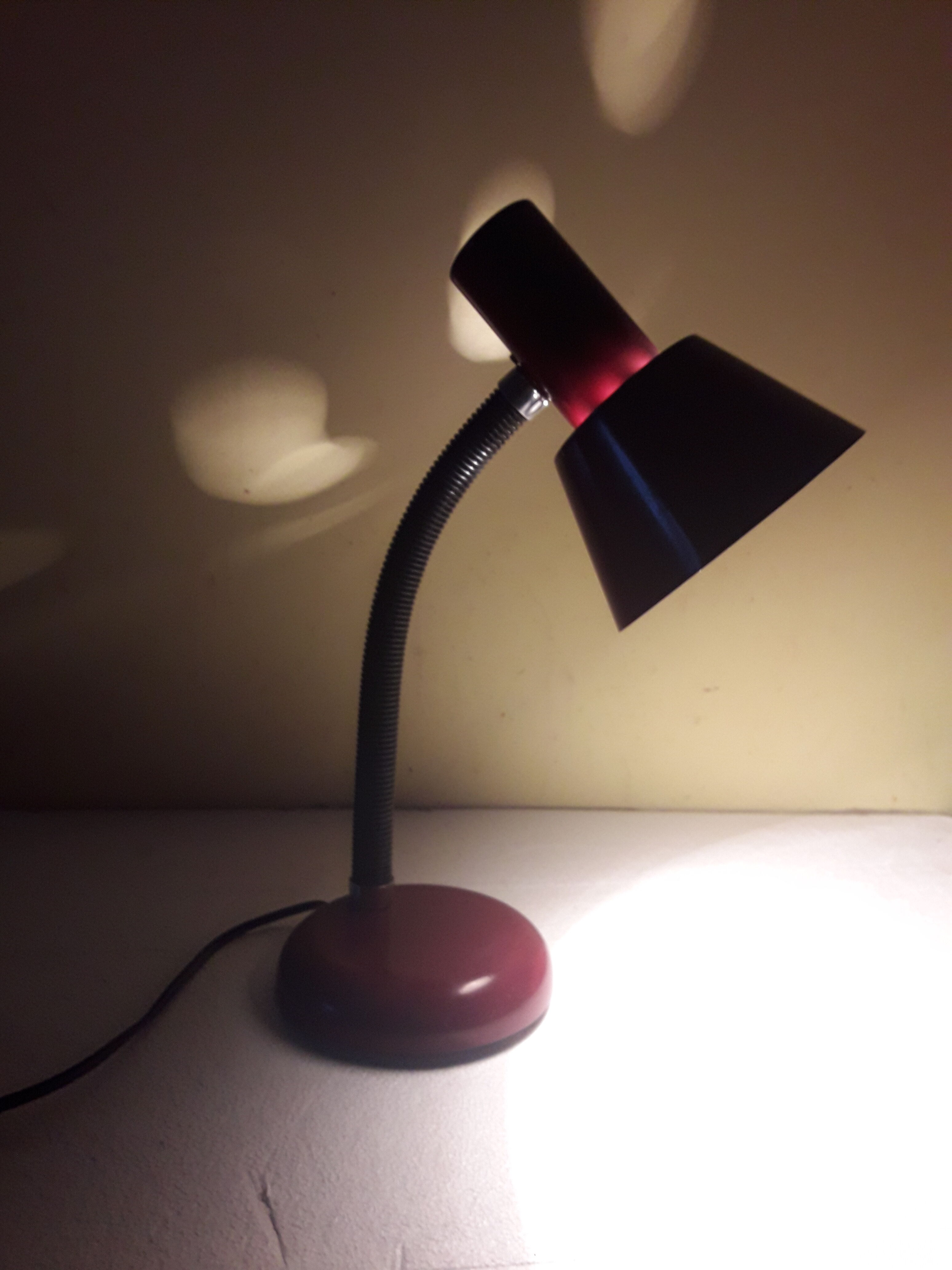 Lampe de bureau orientable vintage Je Fassg  bordeaux