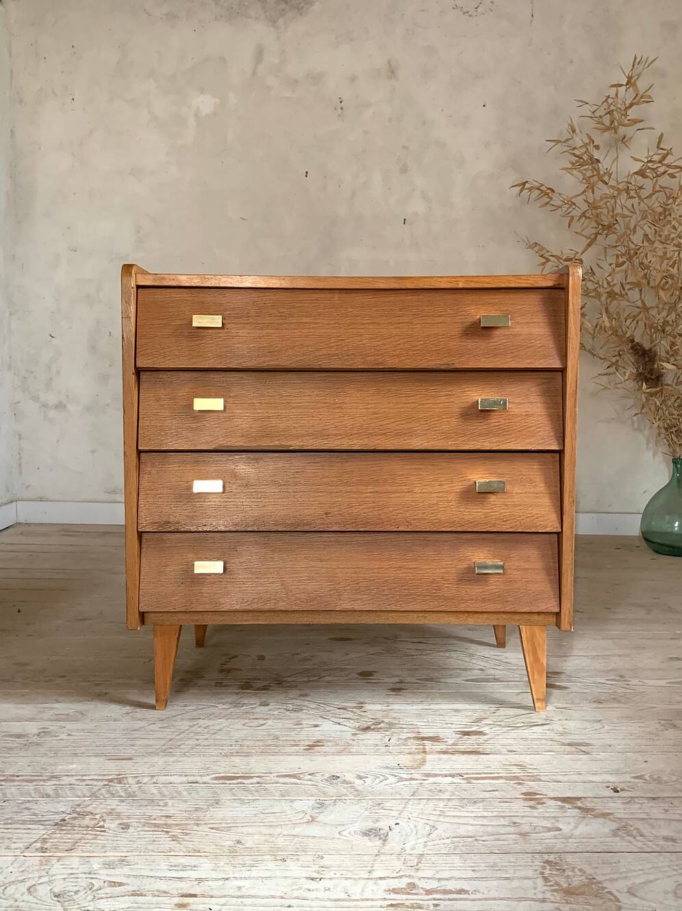 Vintage oak chest of drawers with 4 drawers