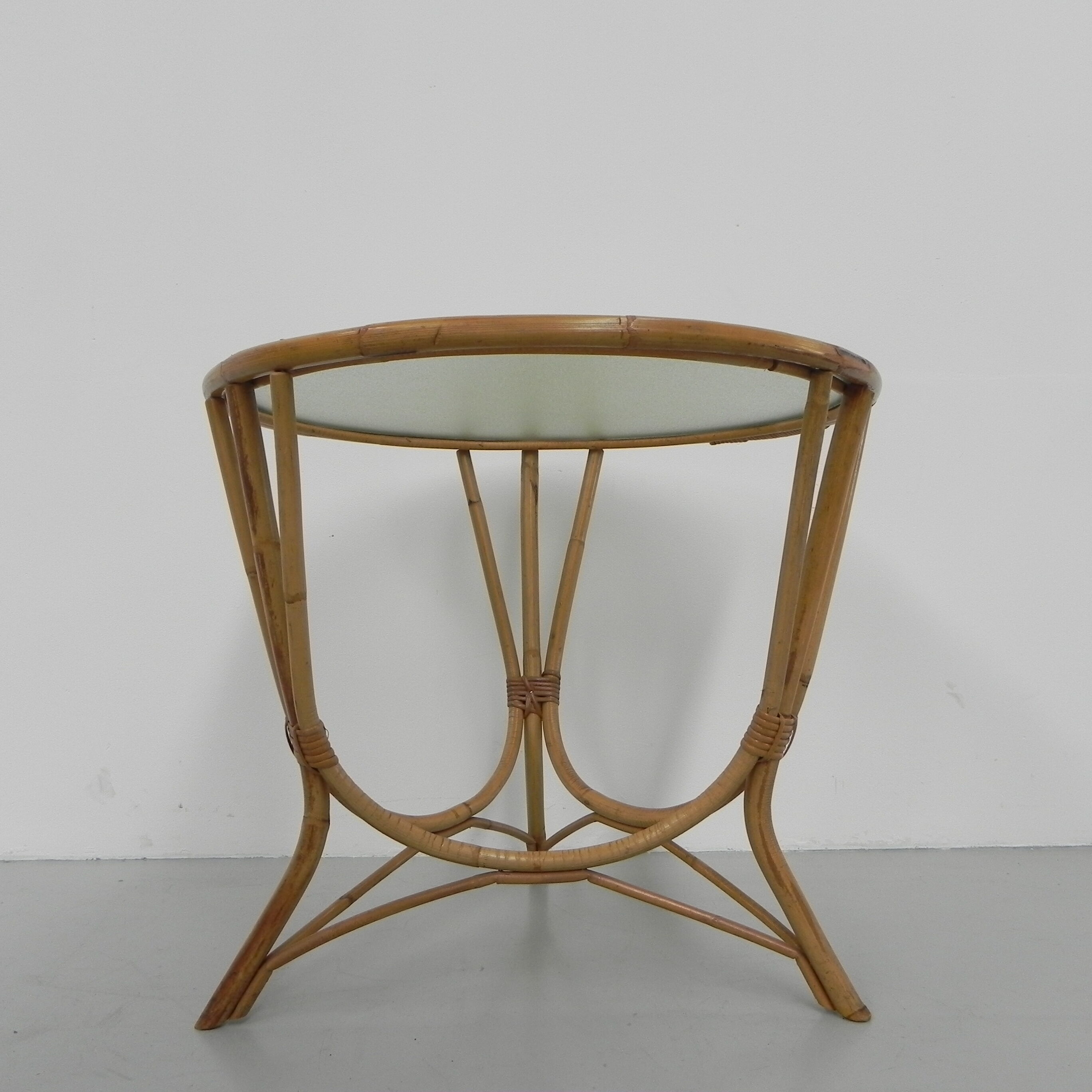 Bamboo coffee table with round glass top