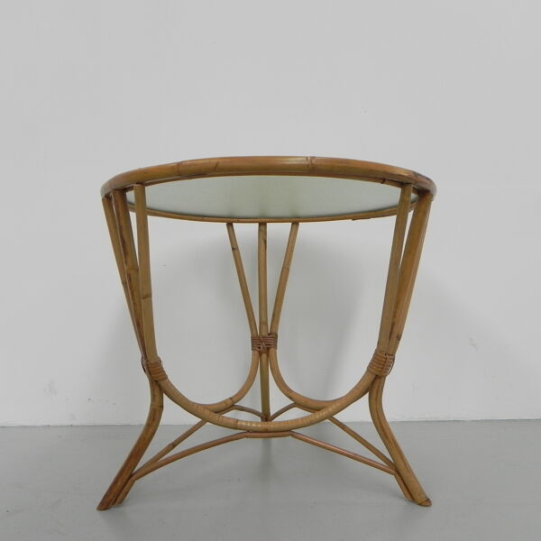 Table basse en bambou avec plateau rond en verre