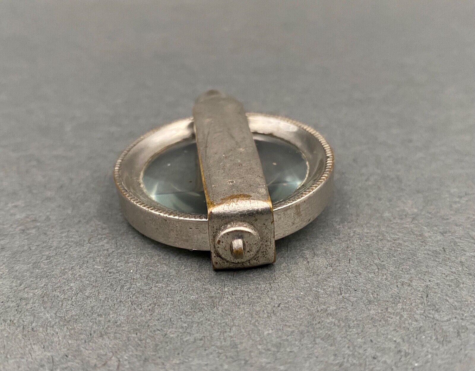 Foldable magnifying glass in silver metal 1900