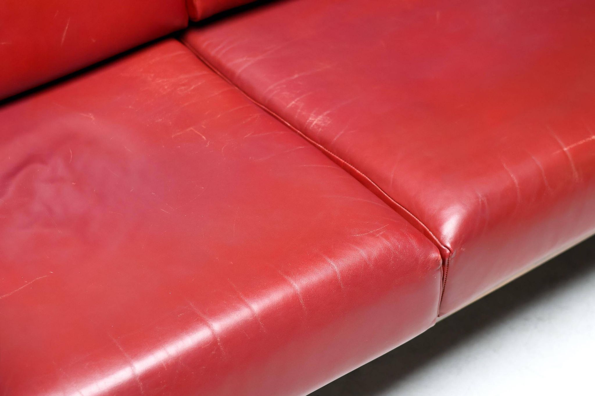 Johannes Andersen modern mid-century Danish canapé in rosewood and burgundy leather