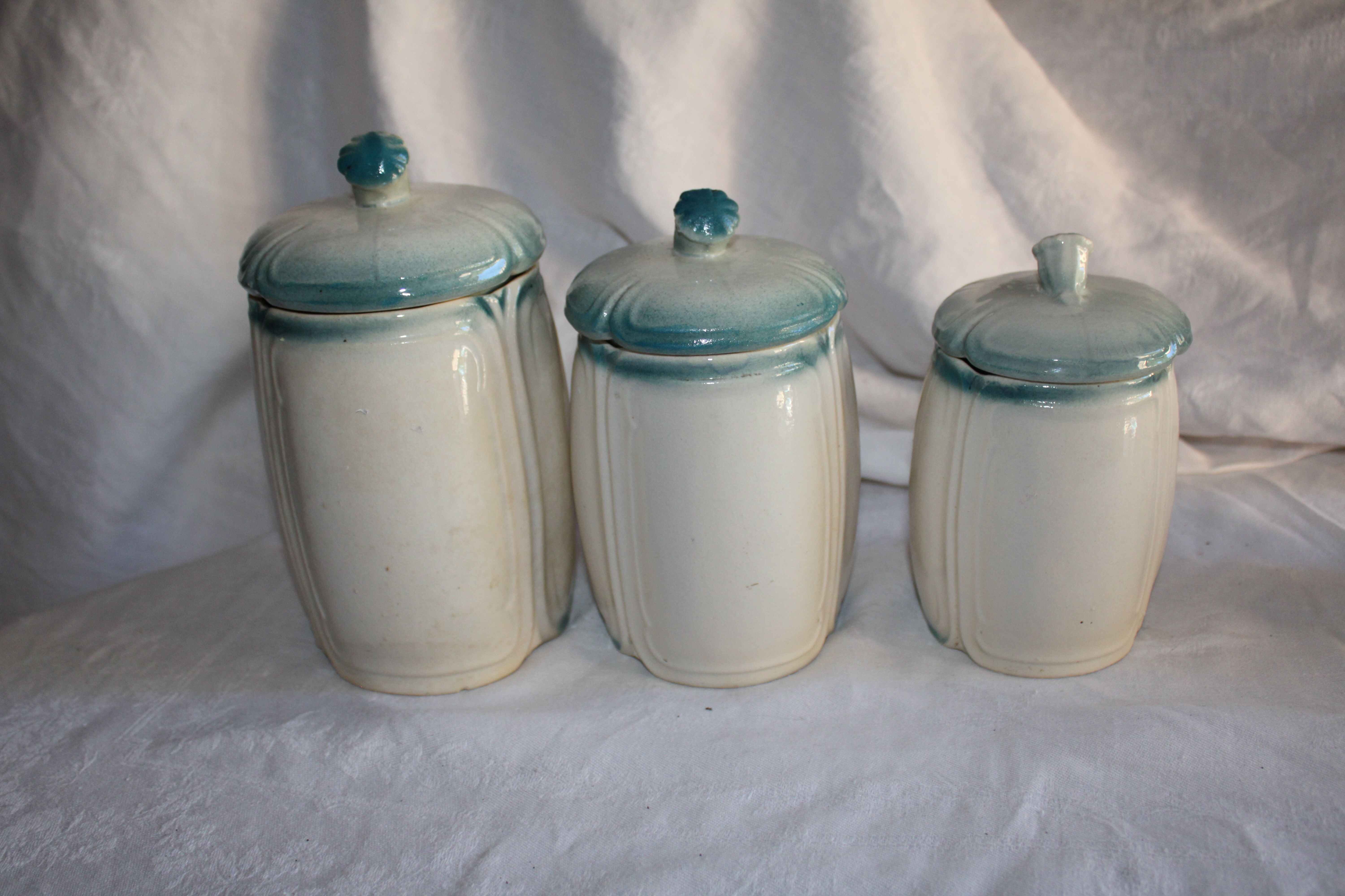 Series of spice pots in dabbling