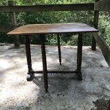 Old 2-pronged service table