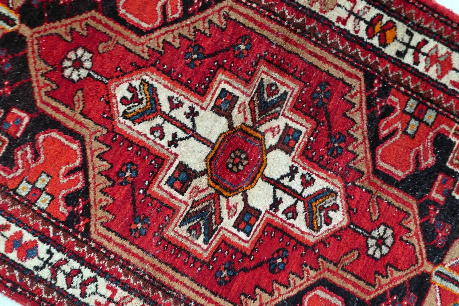 Antique 1920s Persian Hamadan rug 77cm x 121cm