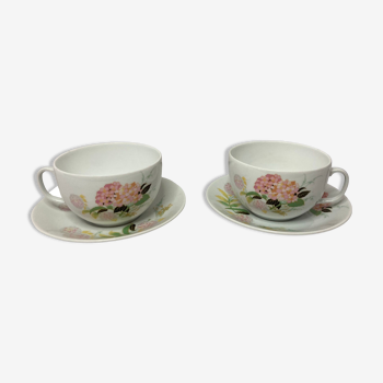Deux tasses à thé ou chocolat décor hortensia en porcelaine XX-me