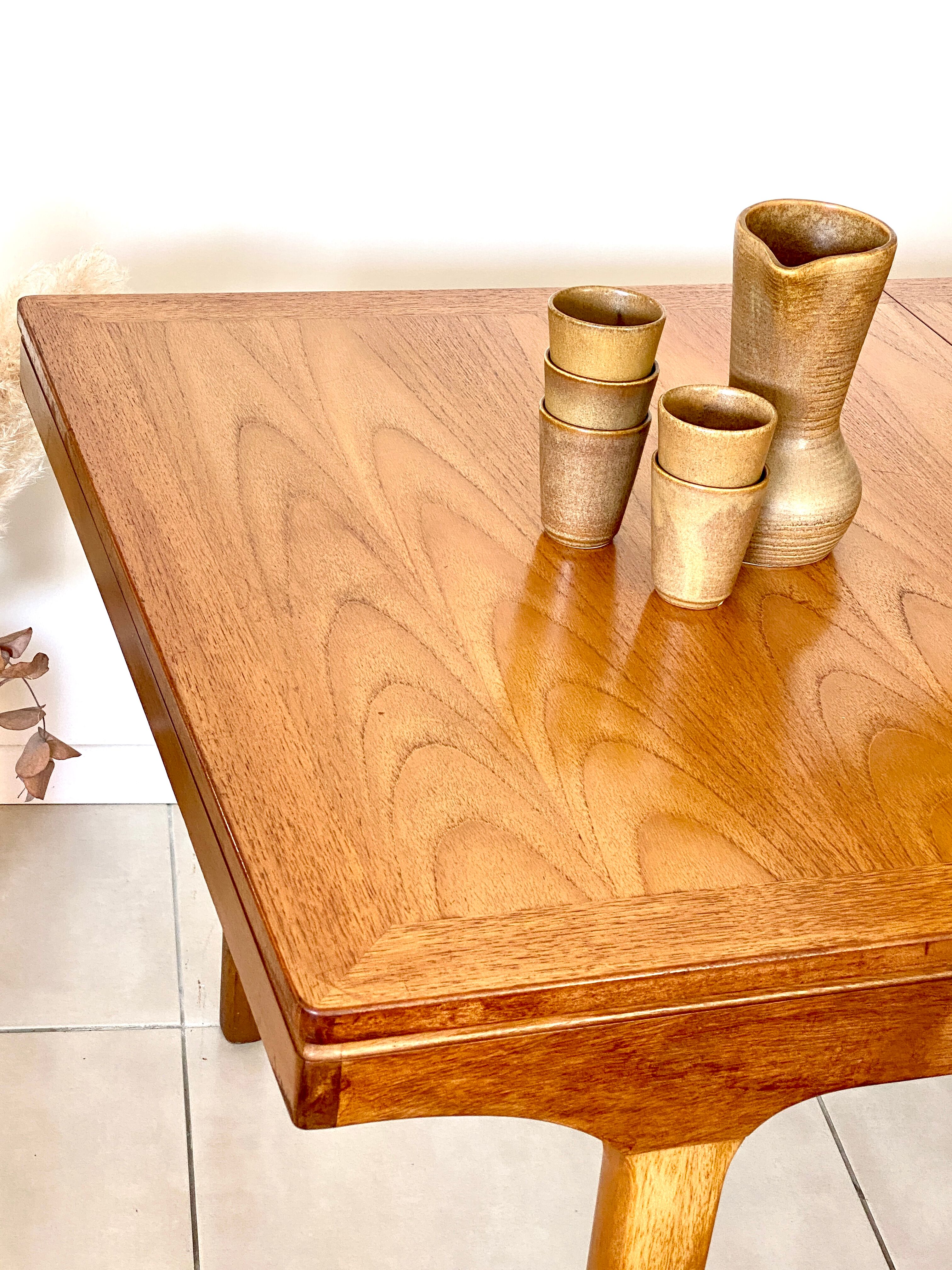 Extendable dining table in NATHAN teak