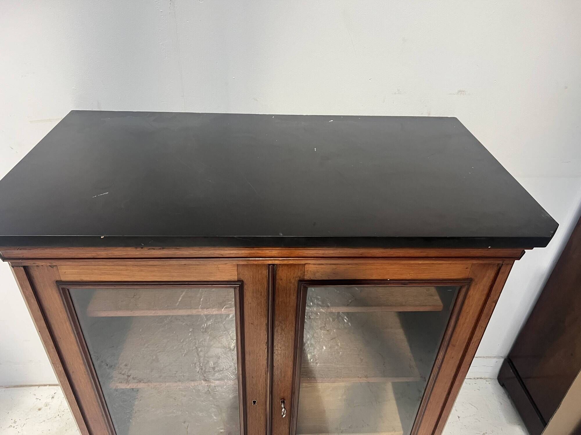 Display cabinet at counter height in mahogany and veneer, 19th century.