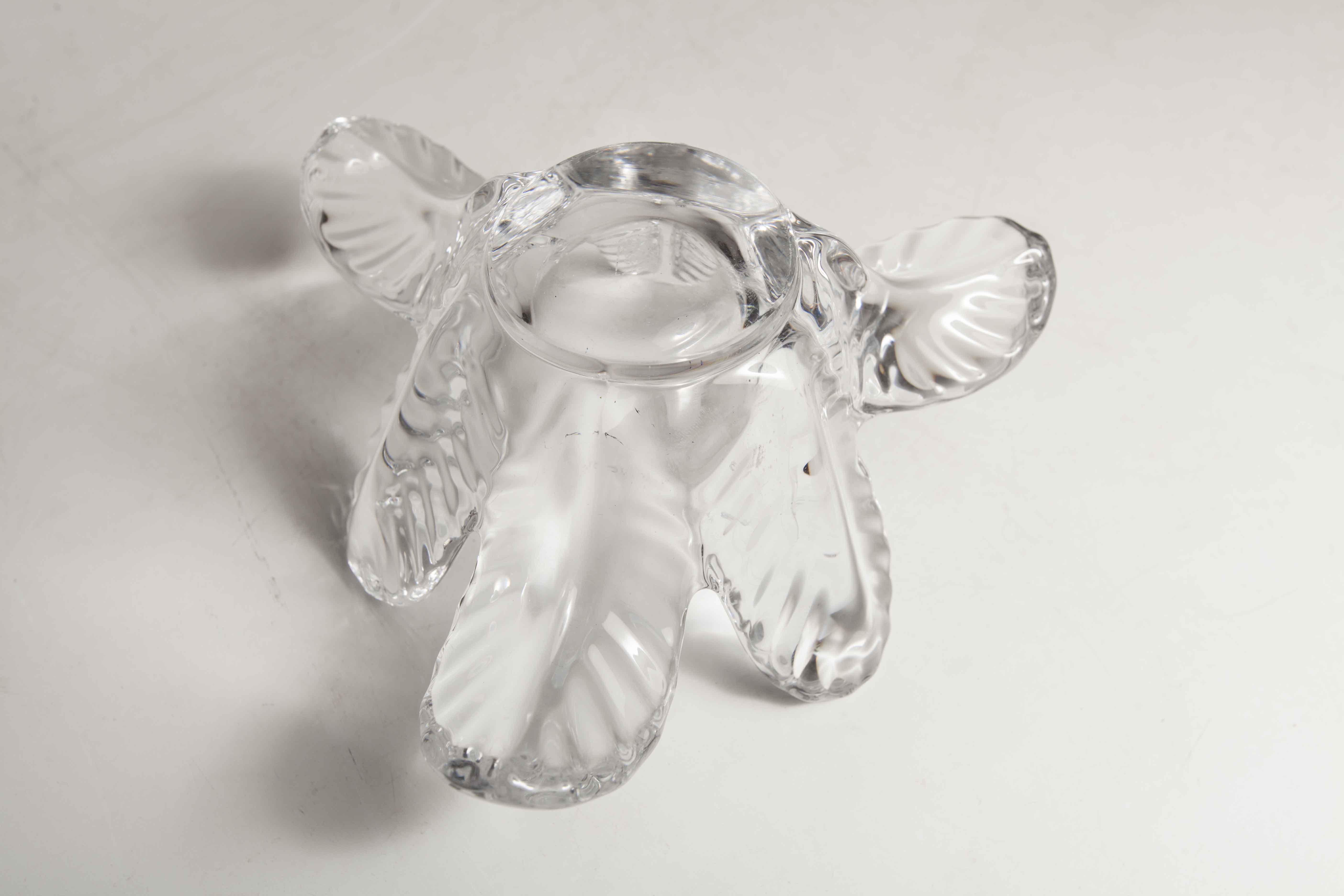 Empty floral pocket crystal of transparent arques signed