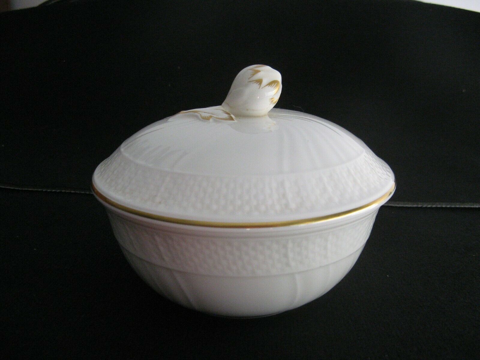 Porcelain box from Villeroy & Boch Heinrich Louisenburg Gold