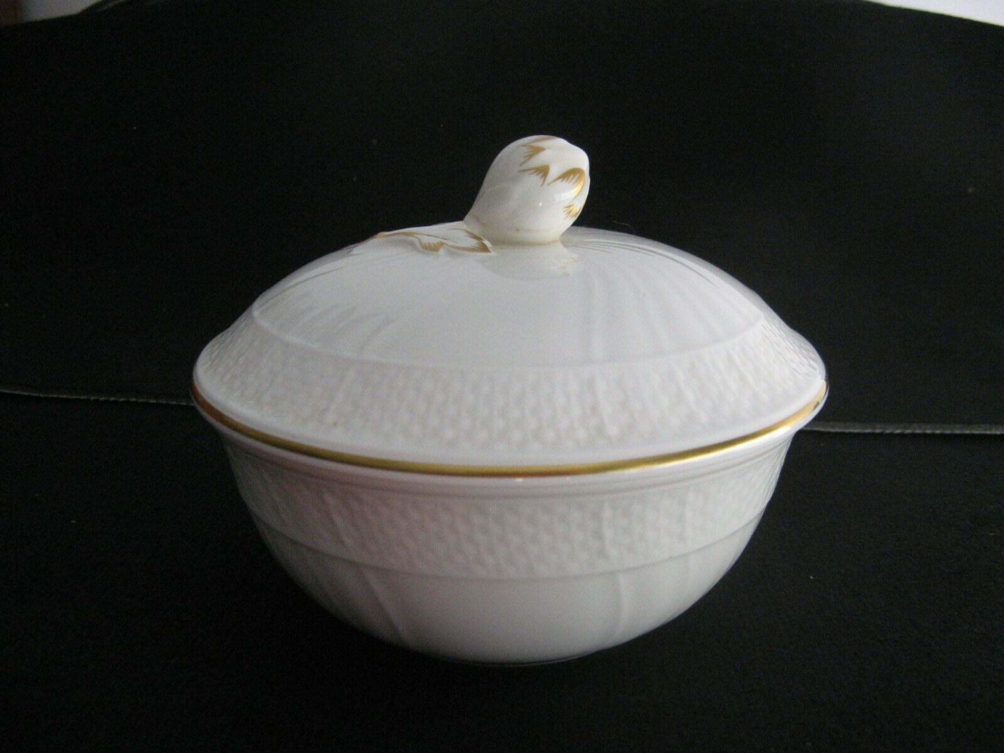 Porcelain box from Villeroy & Boch Heinrich Louisenburg Gold