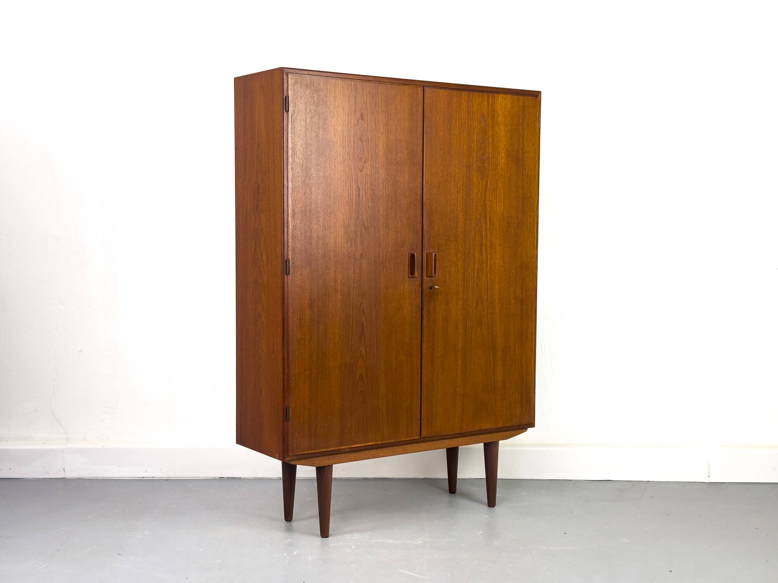 Danish Cabinet in Teak by Børge Mogensen for Søborg Møbelfabrik, 1960s