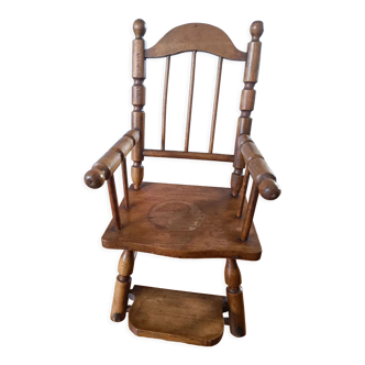 Chaise de poupée en bois
