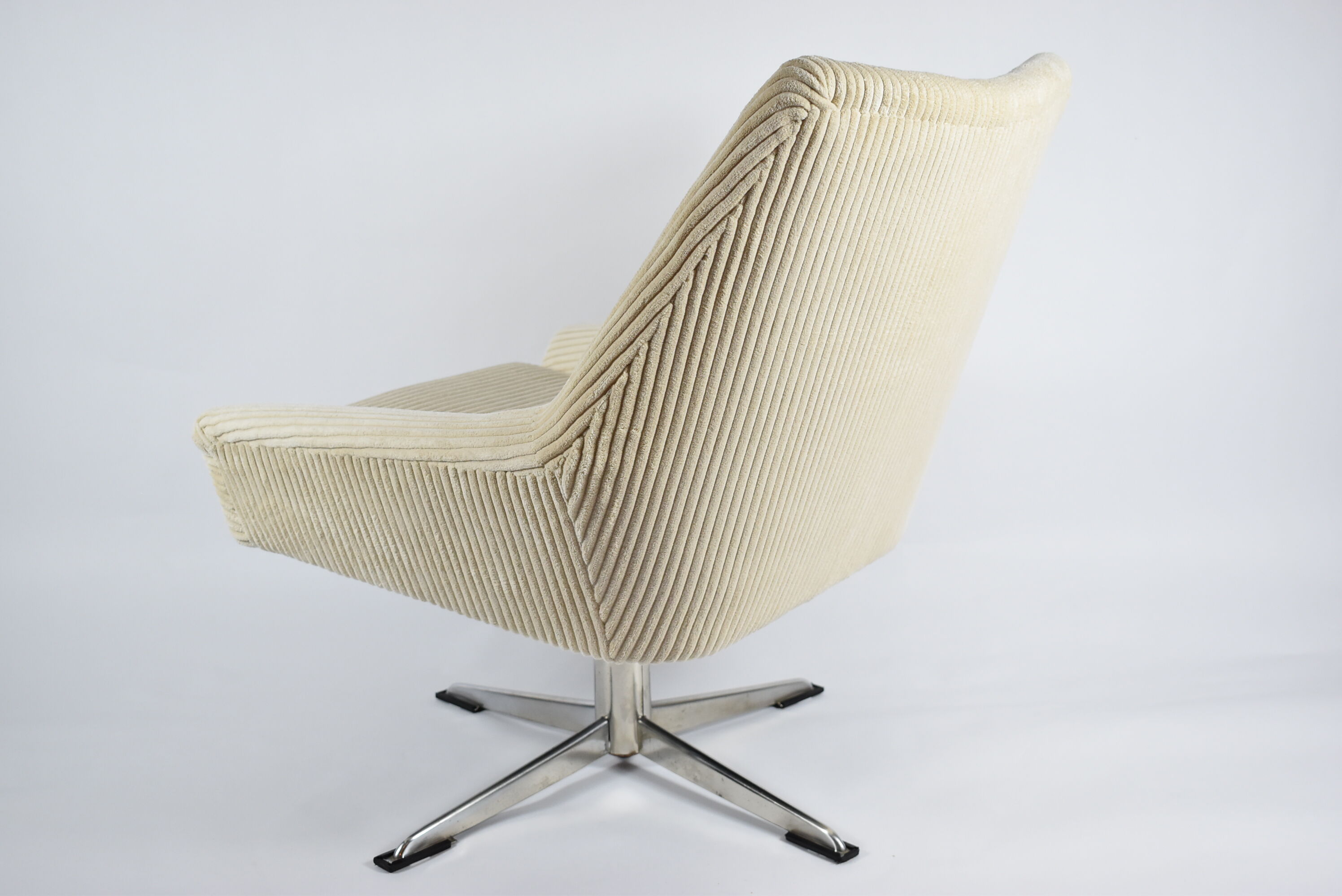 Original Restored Armchair "Shell" German Democratic Republic, 60s, Cord beige