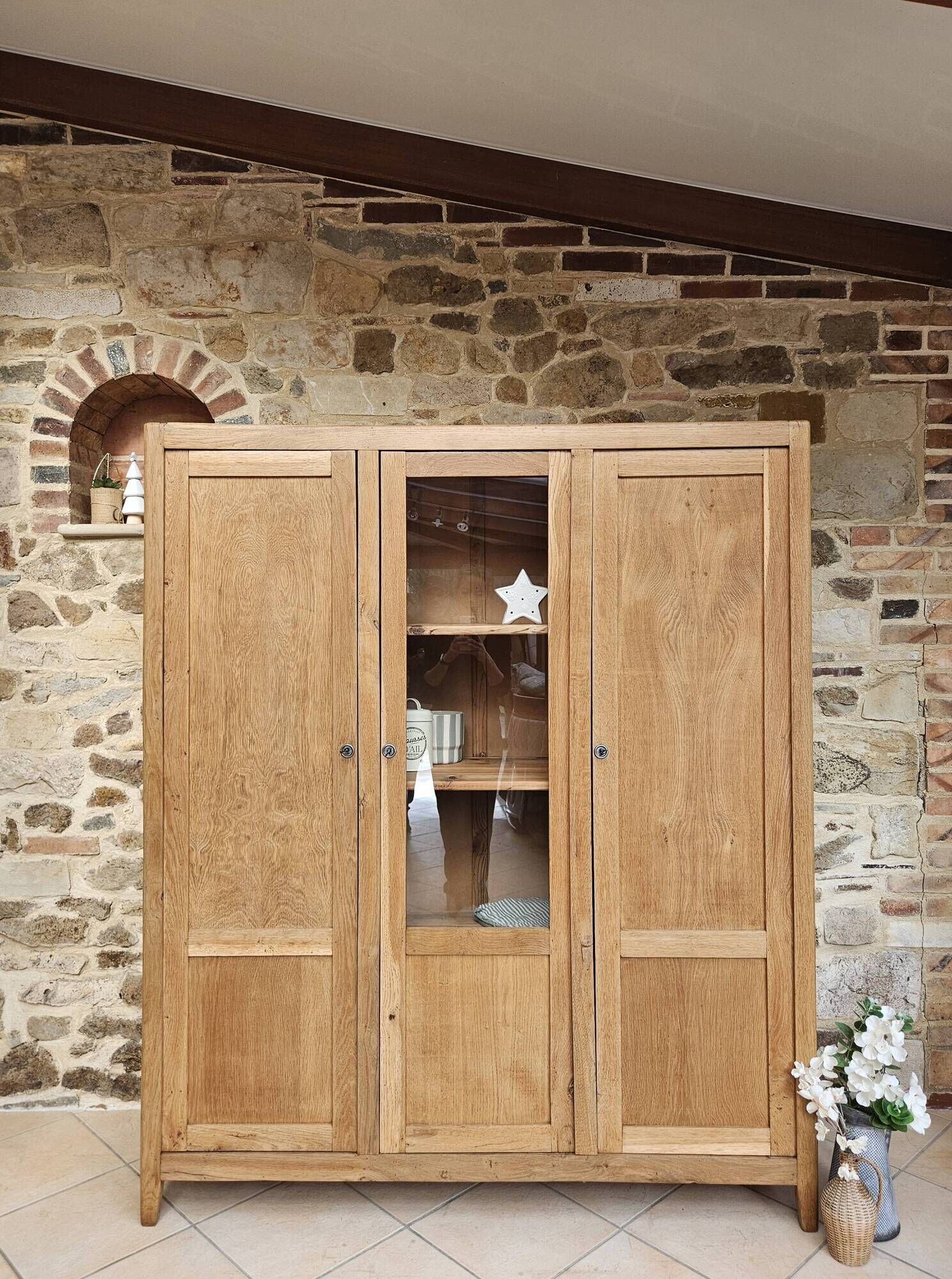 Parisian display cabinet