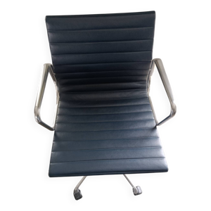 fauteuil EA117 vitra