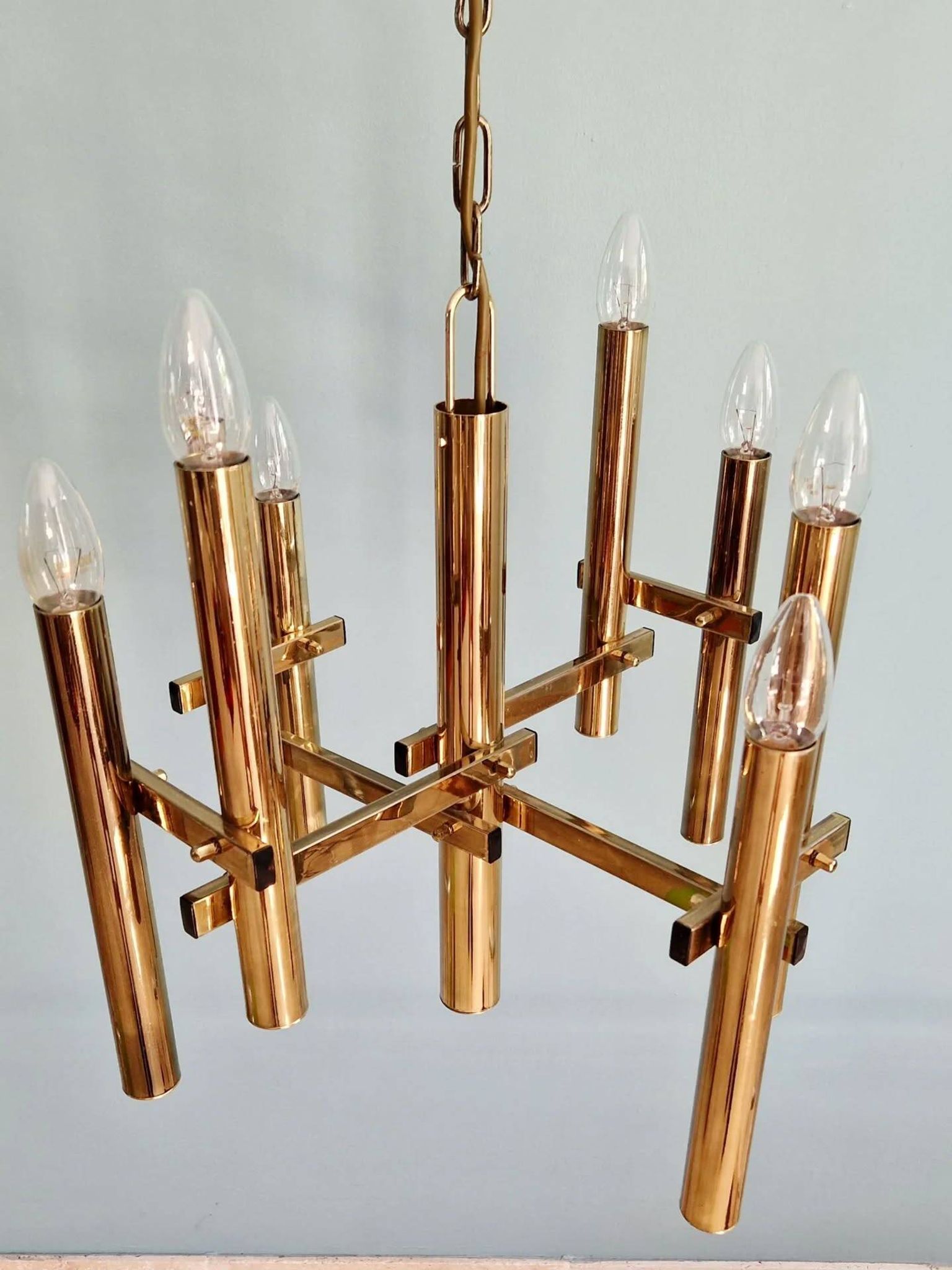 Geometric brass chandelier, Hollywood Regency, design by G. Sciolari, 1970.
