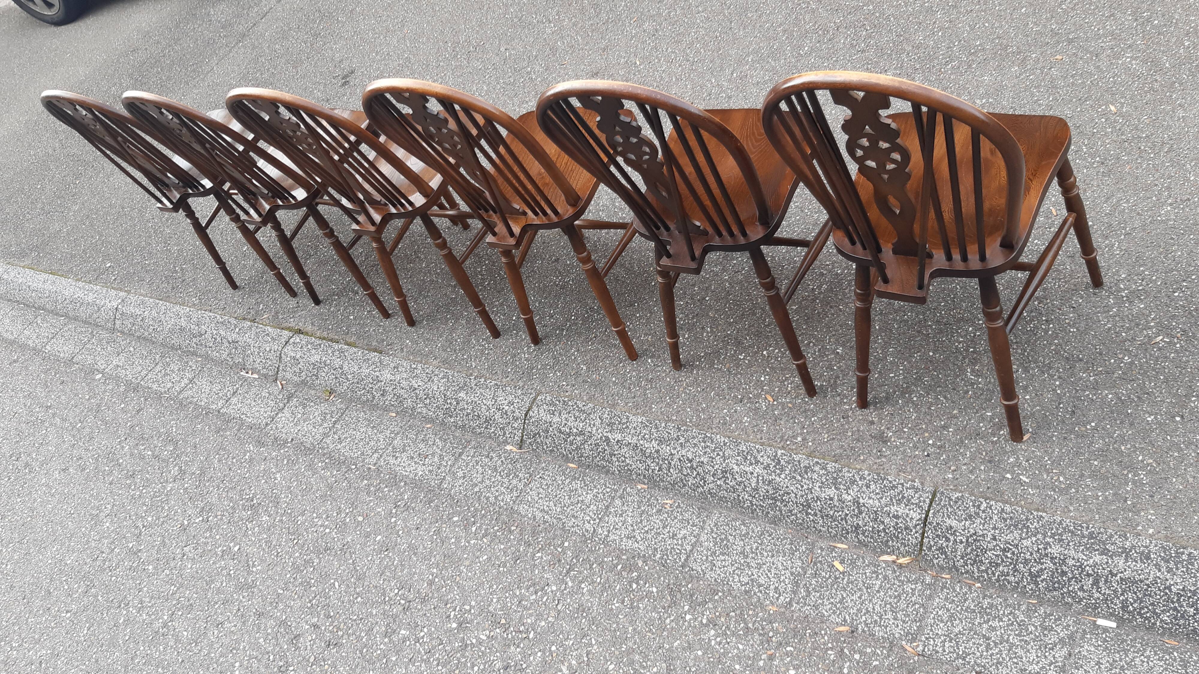 Set of 6 Windsor chairs