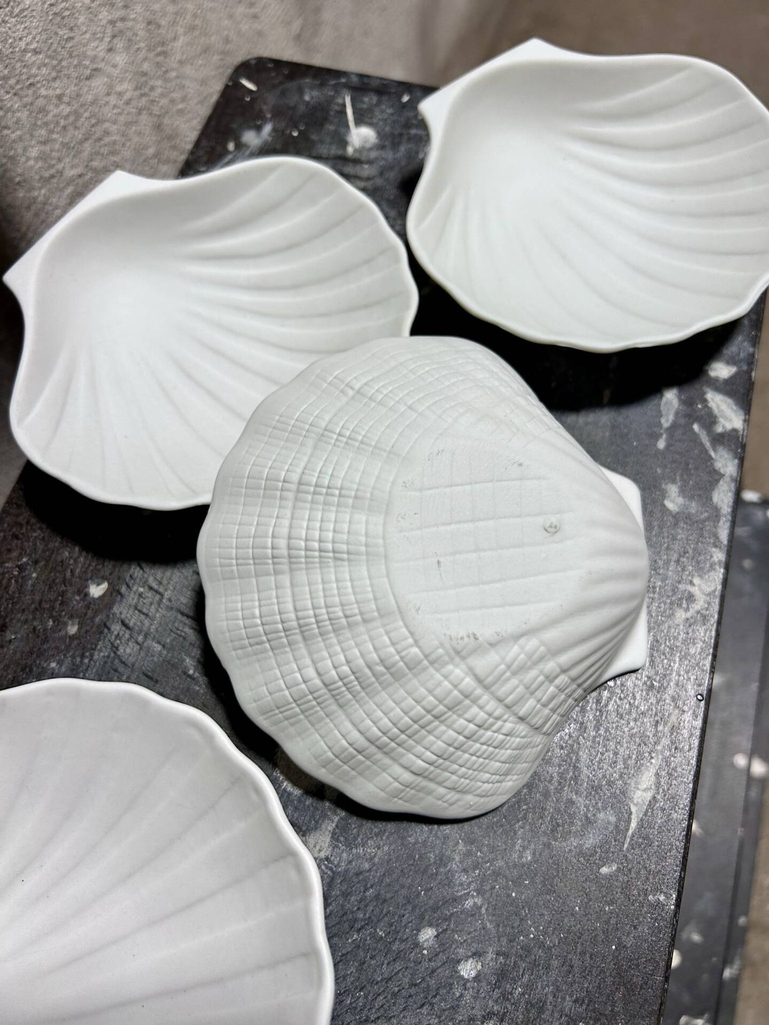 4 coquilles saint Jacques en faïence