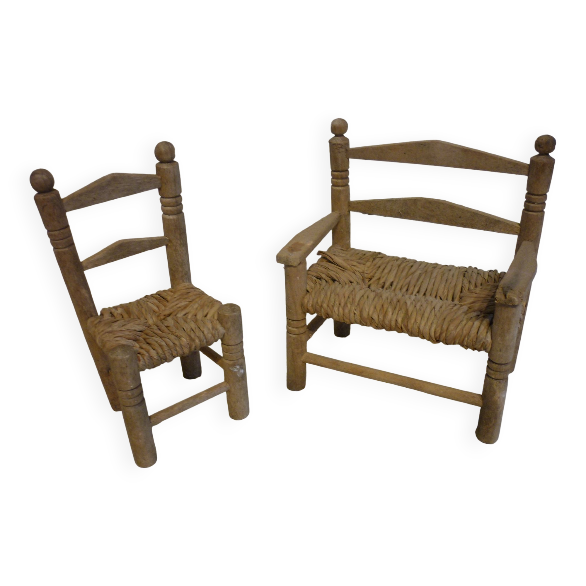 Bench and armchair in wood and straw for doll