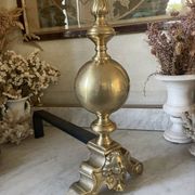 Paire de chenets en laiton