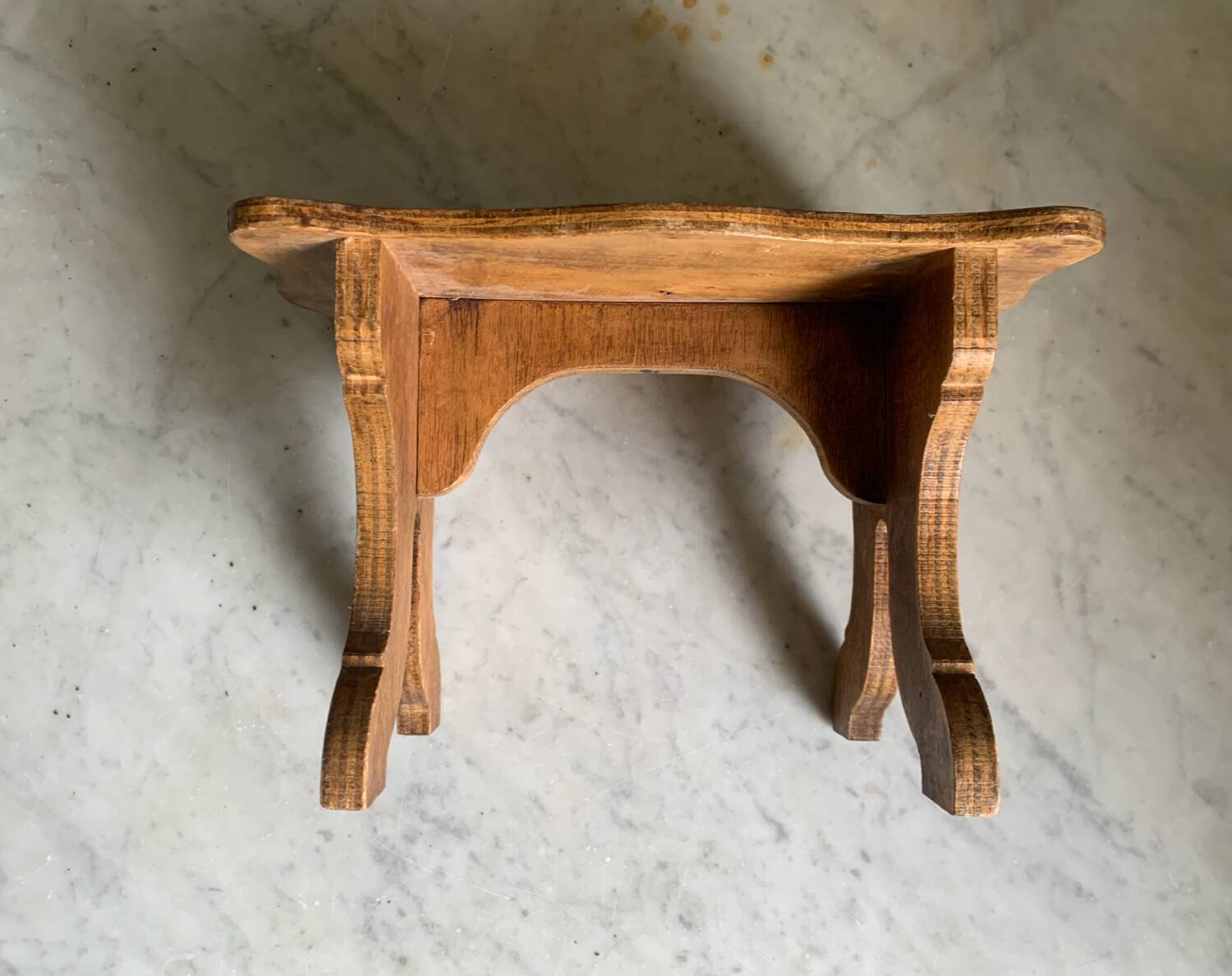 Plant stand footrest