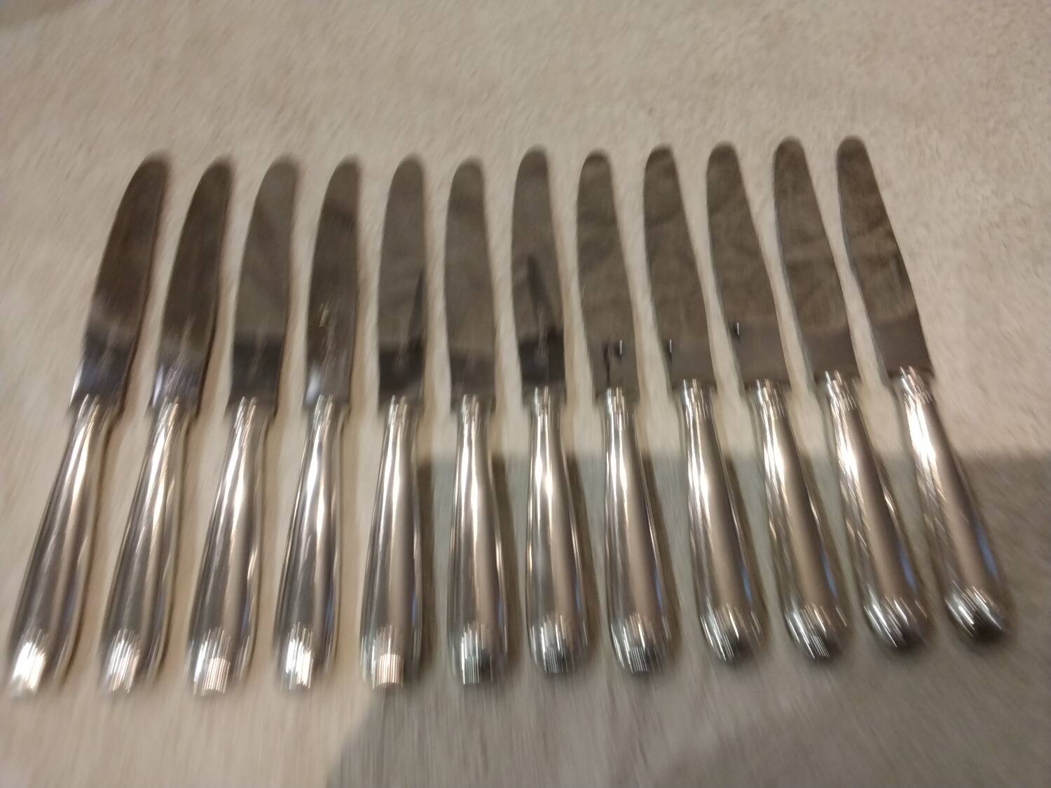 12 silver plated dessert knives, Christofle Vendome, 19.7cm