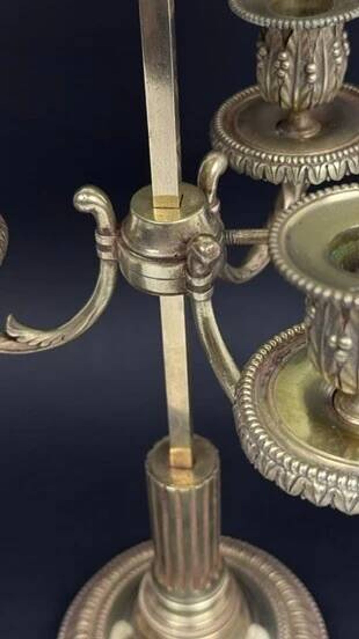 Bronze bouillotte lamp from the 19th century.