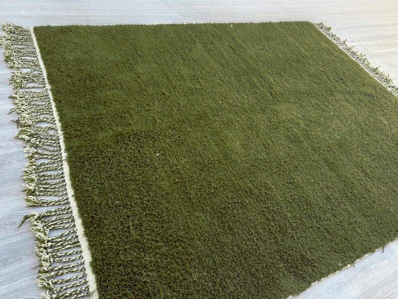 Tapis bérbere vert olive en laine taille 170cmx300cm