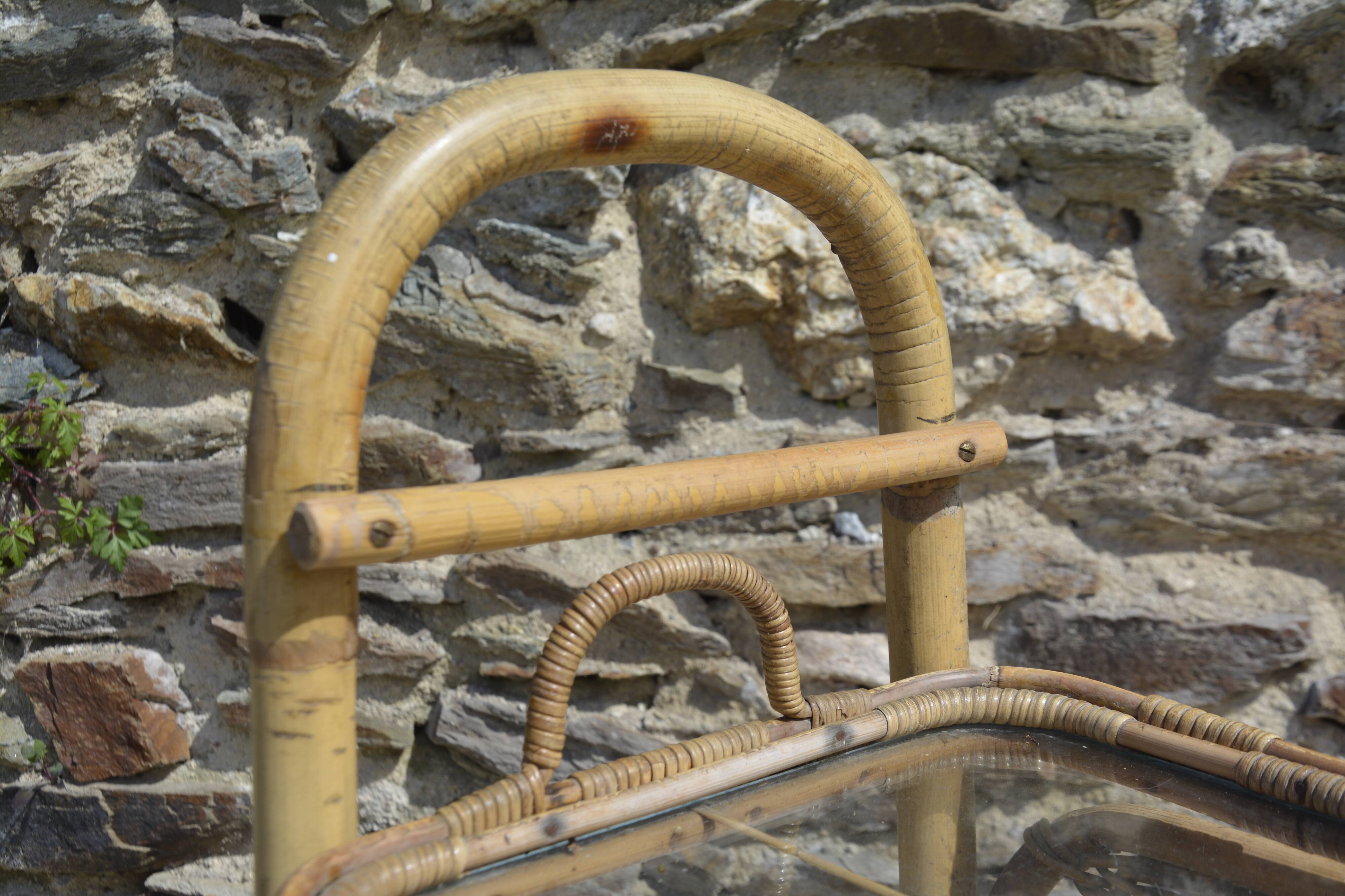 Magazine holders with glass tray