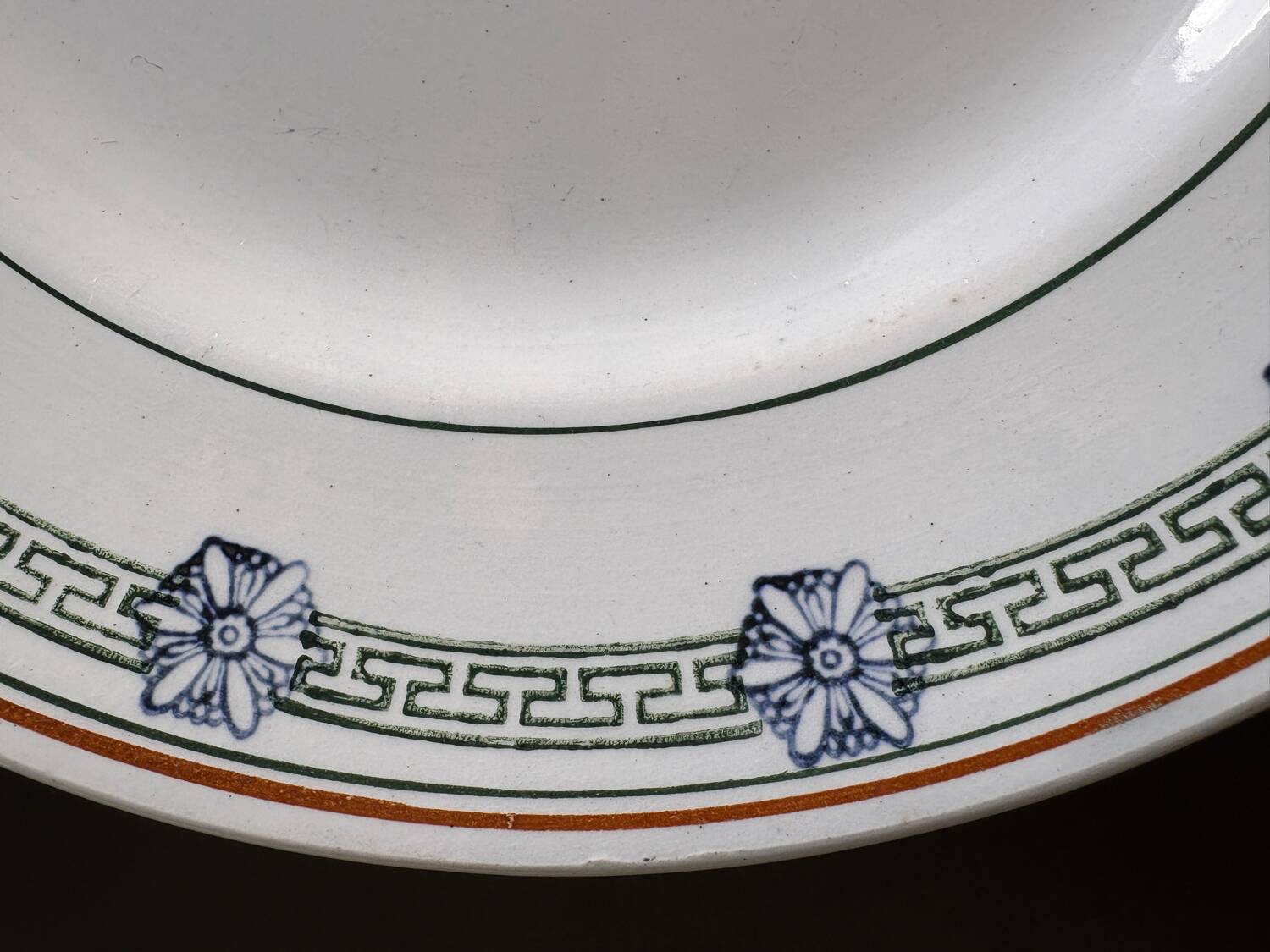 4 St Amand iron earth flat plates